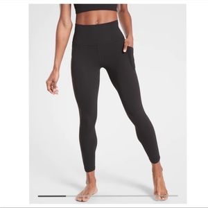 Athleta Salutation Stash Pocket II 7/8 Tight // Black